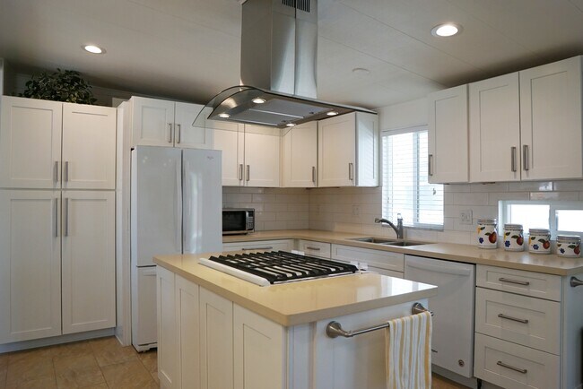 Building Photo - 38381 Poppet Canyon Dr