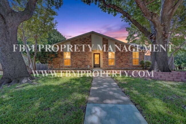 Building Photo - 407 Woodhurst Dr