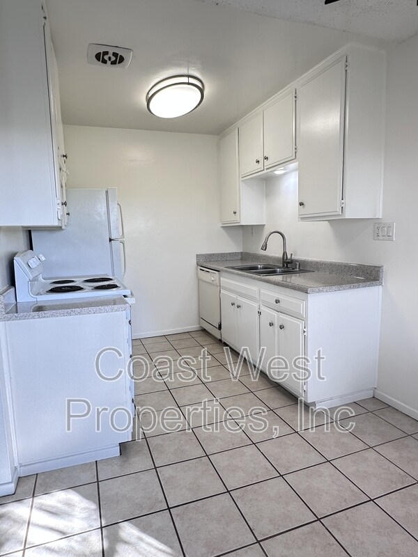 Building Photo - 1810 Broadway St