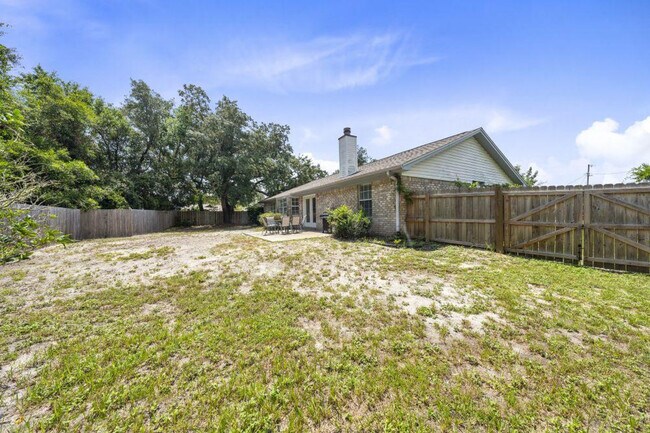 Building Photo - 406 Shorewood Cir