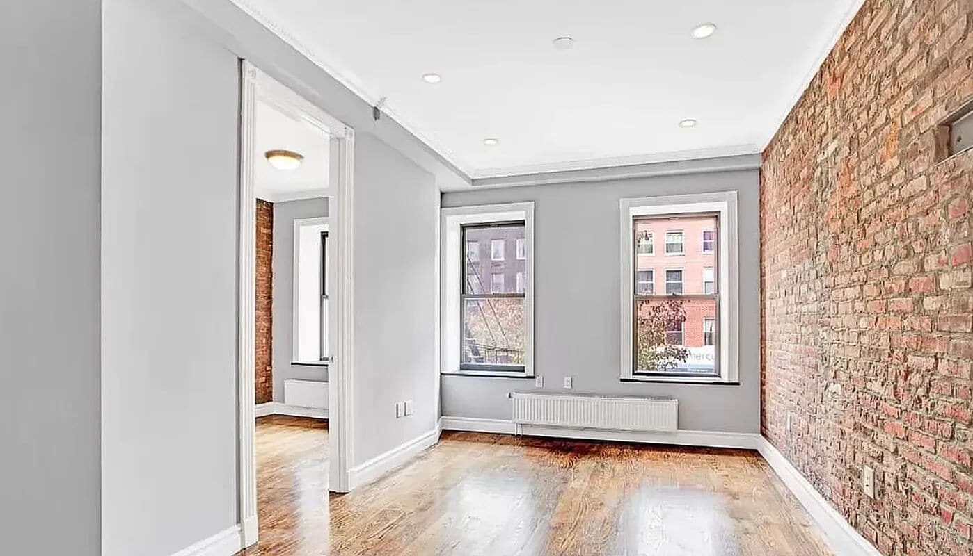 Building Photo - 204 E 13th St