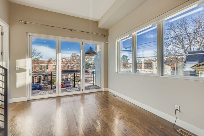 Building Photo - City Park West Home Available Immediately!