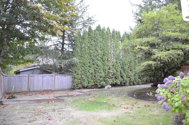 Building Photo - Private Summer Ridge Retreat with Vaulted Ceilings & Fenced Backyard