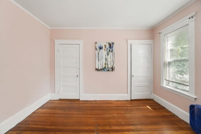 Building Photo - 318 Concord St