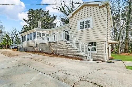 Building Photo - Room in House on Hutchens Rd SE