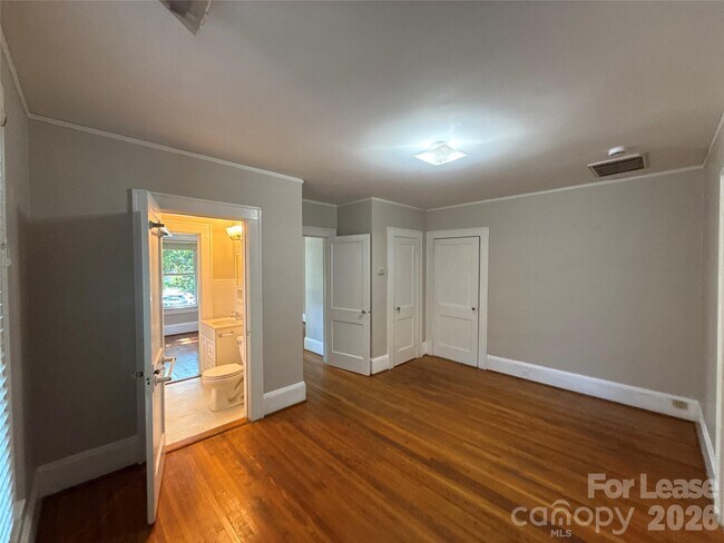 Building Photo - 518 Oakland Ave