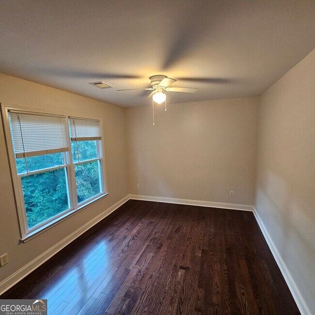 Building Photo - 6141 Long Shore Dr