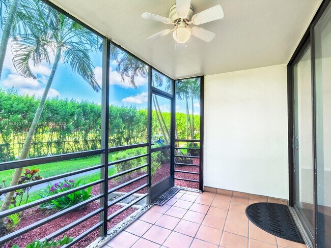 Building Photo - 1000 St Charles Pl