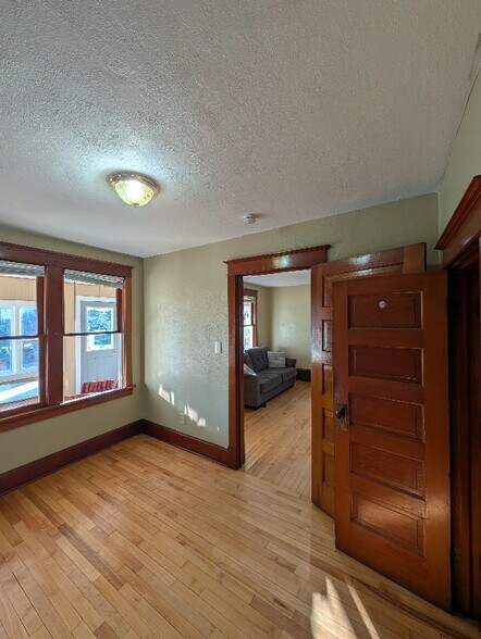 Building Photo - 1027 E Chapman St