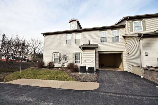 Building Photo - End-Unit Townhome in Homecoming Ridge with...