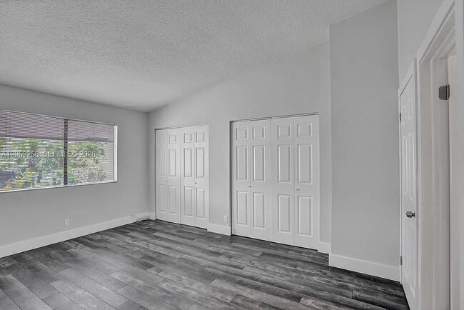 Building Photo - 5084 S University Dr