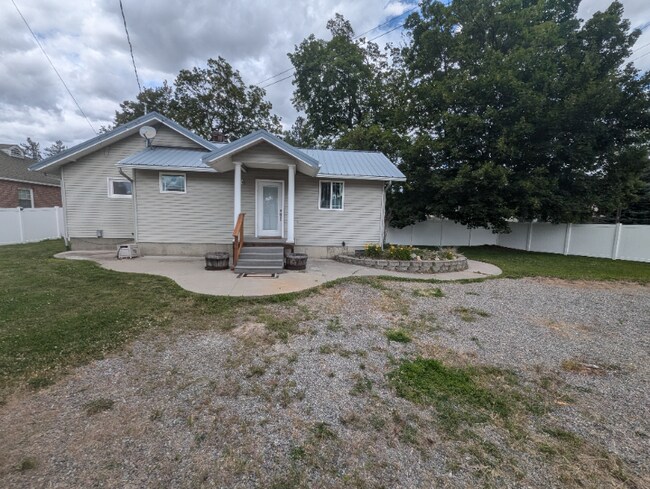 Building Photo - 3107 W Longfellow Ave