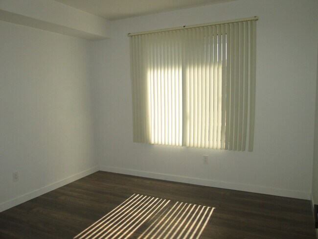 Building Photo - 800 Brook Dr