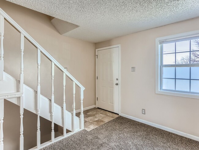 Building Photo - COMING IN MAY!!! Spacious 3 Bedroom 2.5 Ba...