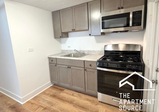 Building Photo - 6452 W Dickens Ave