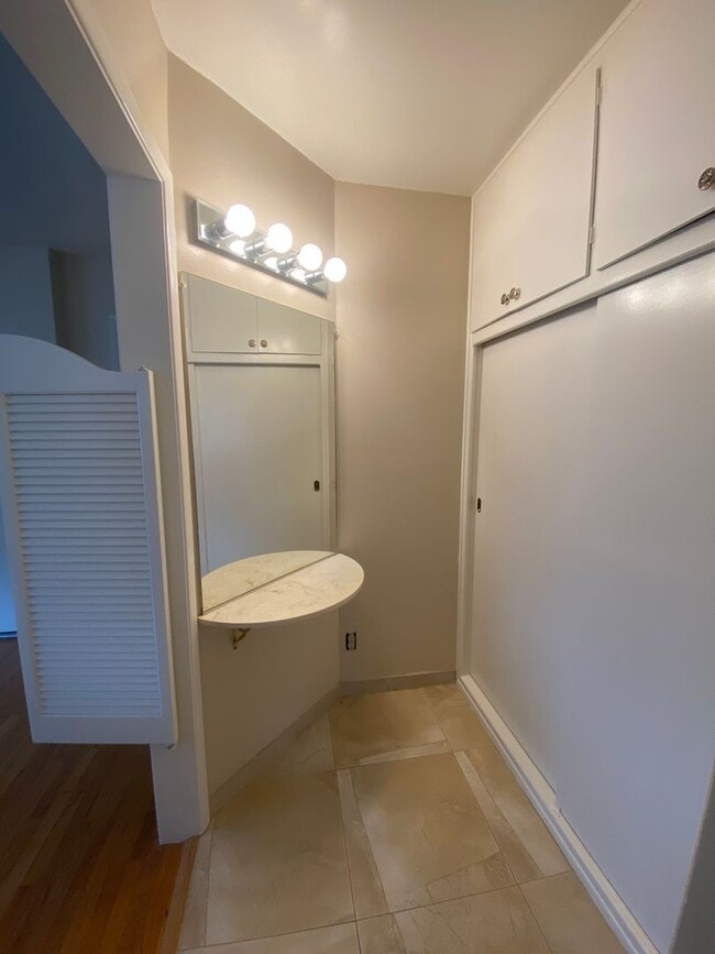 Building Photo - Pool Home in Orange for Lease