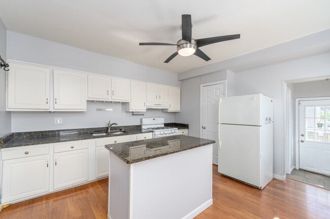 Building Photo - 505 Grundy St