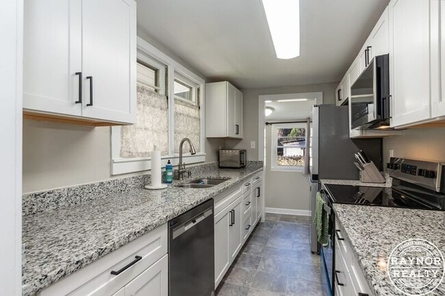 Building Photo - 429 N Main St