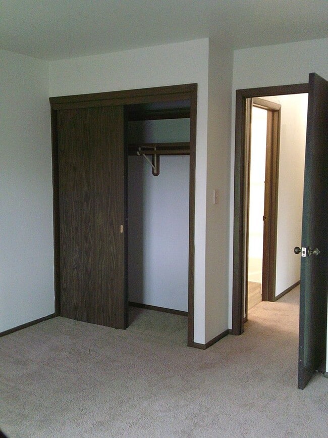 Building Photo - 2 Bedroom, 1.5 Bath Townhome