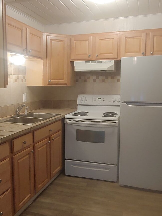 Building Photo - Must See!!! Lake view! 2 Bedroom Rental!