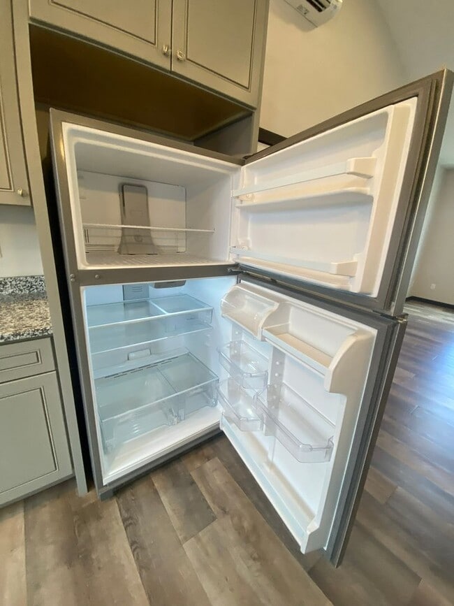 Building Photo - BONUS RENT SPECIAL! Exceptional 3 Bed, 2 B...