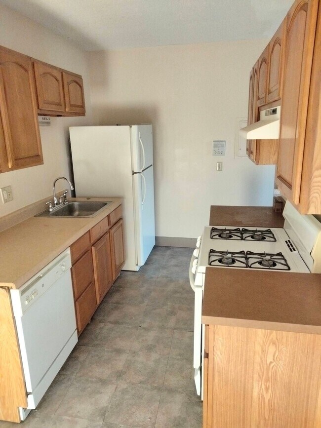 Building Photo - 54 Alden St