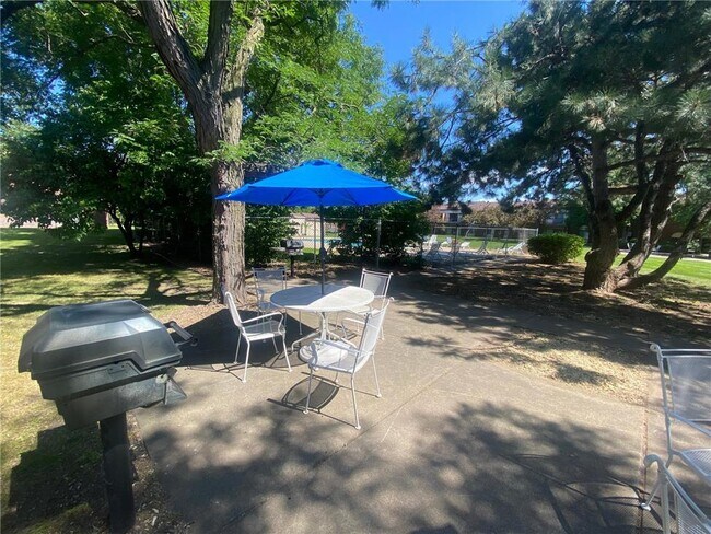 Building Photo - 7350 York Ave S