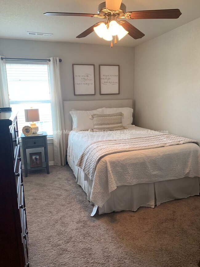 Building Photo - 2761 W Kilimanjaro Way