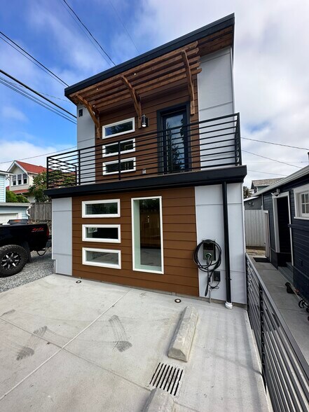 Primary Photo - 5509 Brooklyn Ave NE