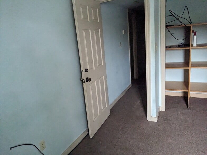 Building Photo - 17 Turntable Jct