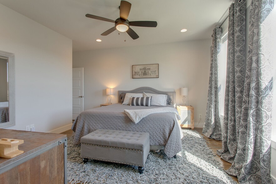 Master Bedroom - 1515 Porter Rd