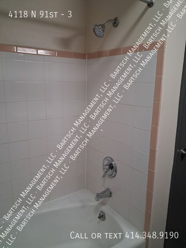 Building Photo - 4118 N 91st-3