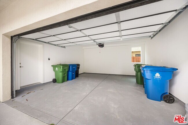 Building Photo - 11255 Hatteras St