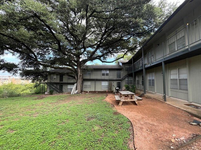 Primary Photo - 509 Cedar Dr