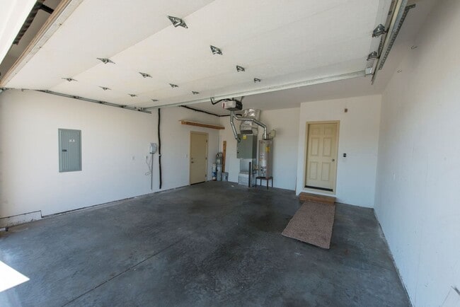 Building Photo - Very nice single level home in NE Bend!  P...