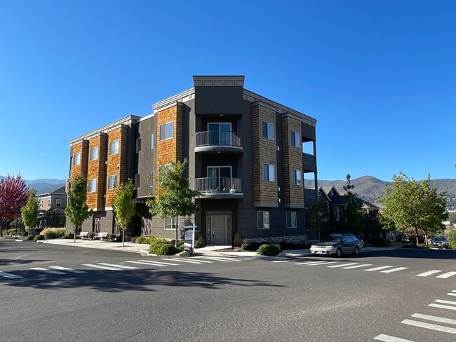 Building Photo - Beautiful 2bd/2bth Located at Meadowbrook ...