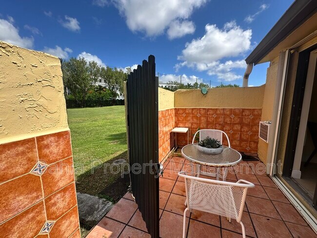 Building Photo - 3730 Alcantara Ave