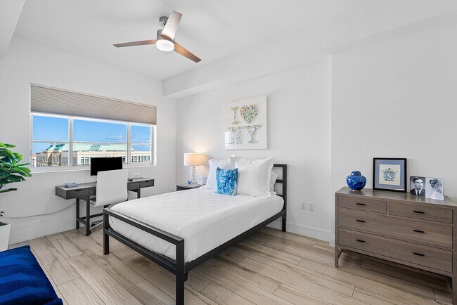 Building Photo - 155 E Boca Raton Rd