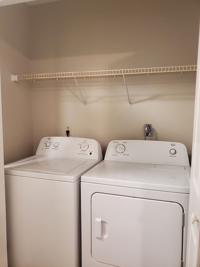 Building Photo - Cute Two Bedroom Two Bath Duplex