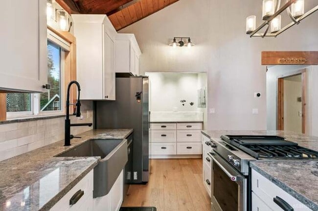 Building Photo - 1617 Cree St