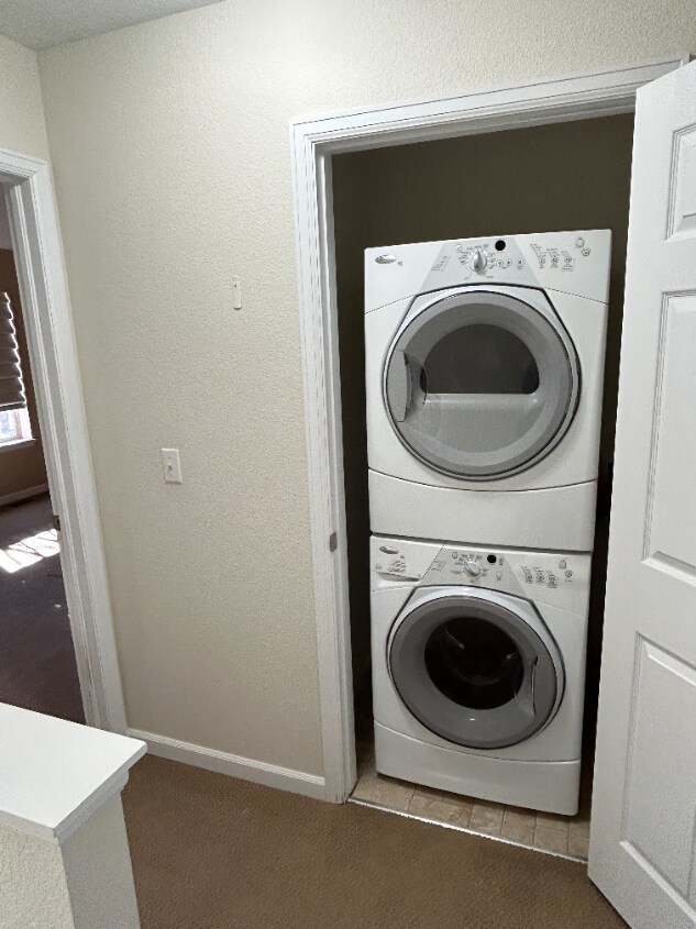 Building Photo - Great Lowry Townhome!