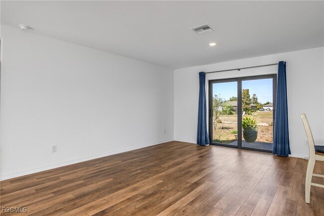 Building Photo - 839 Yellowbird Dr