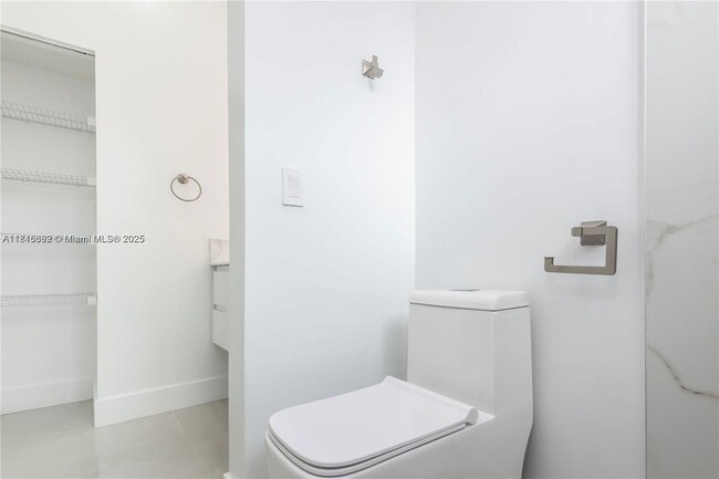 Building Photo - 939 NE 42nd Ter