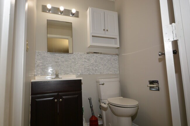 Building Photo - 4330 Villa Dr