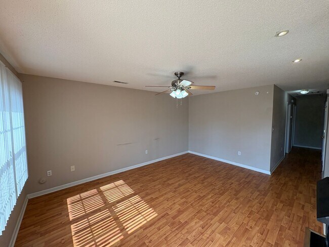 Building Photo - For Rent