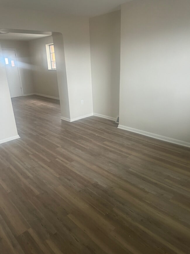 Building Photo - 545 Stokes Ave