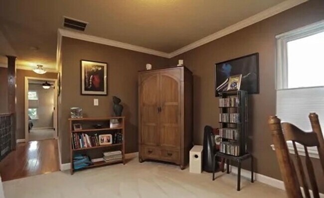 Building Photo - 4701 Shenandoah Dr