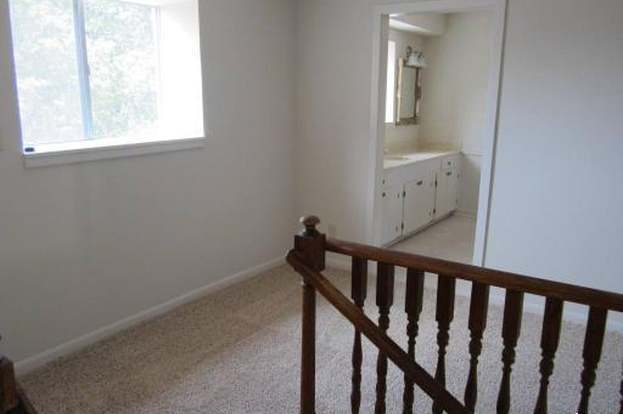 Building Photo - 833 Timber Dr