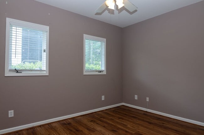 Building Photo - Convenient location!