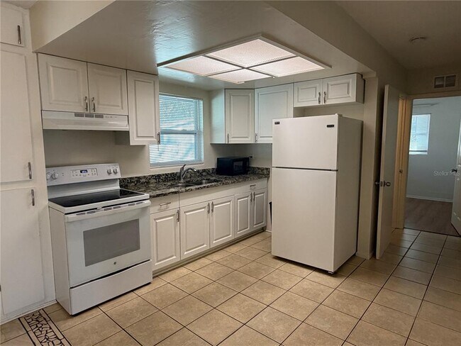 Building Photo - 817 Margo St